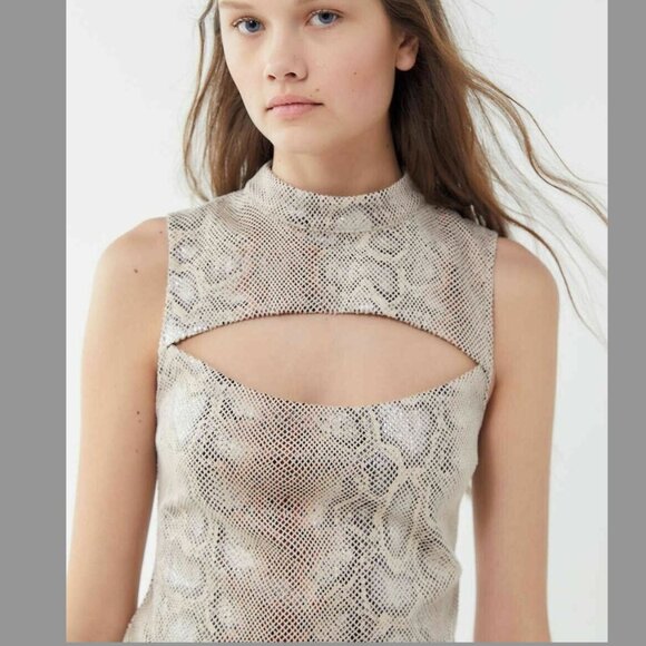 Snake Print Cut-out Tank Top - Picture 1 of 6